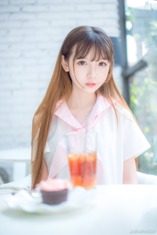 “大耳贼背信弃义！”夏侯惇得知消息之后，不禁怒骂起来，他们在虎牢关舍生忘死，刘备在那边不愠不火的打了半年，然后就这么拍拍屁股走人，让他们一家独自去面对关中的压力。